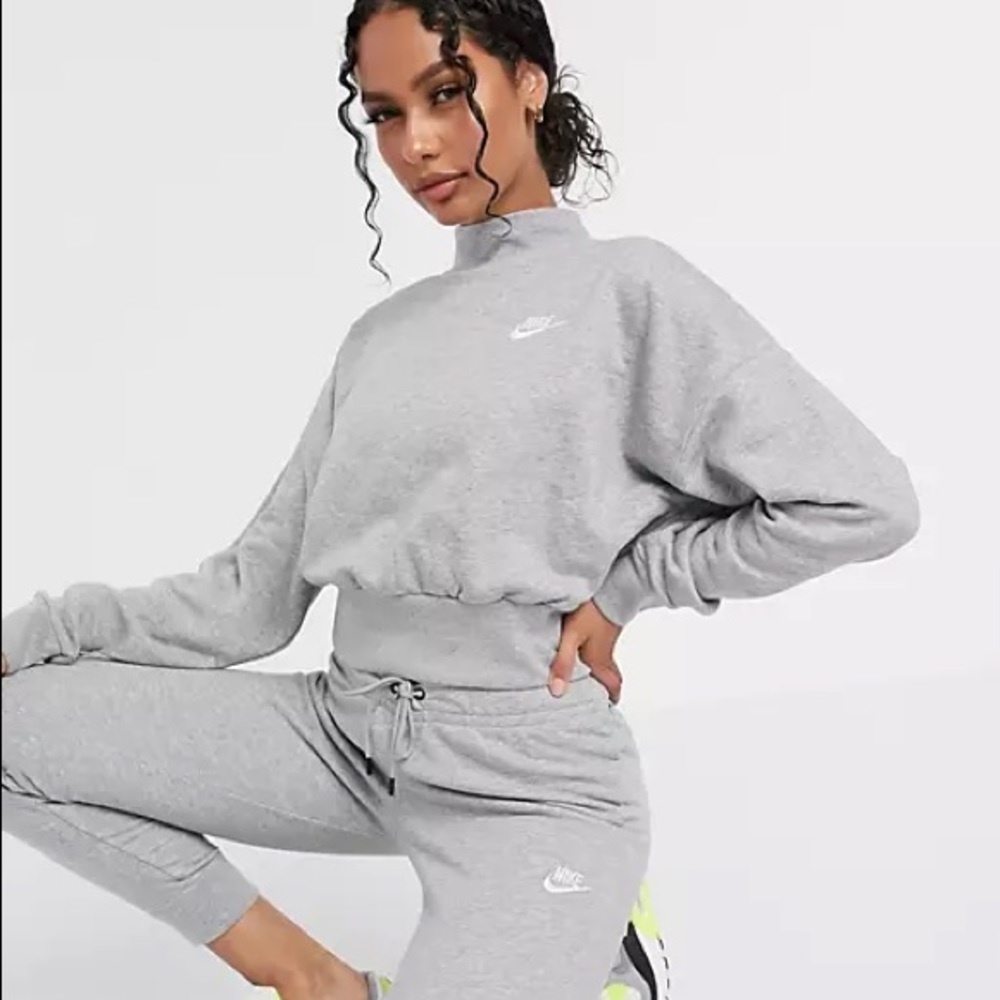 Like New, Nike mock neck sweatshirt